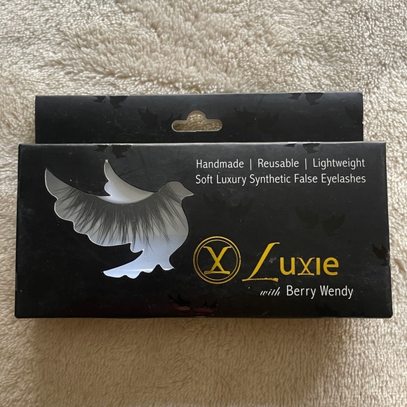 Luxie Lashes - Picture 1 of 3